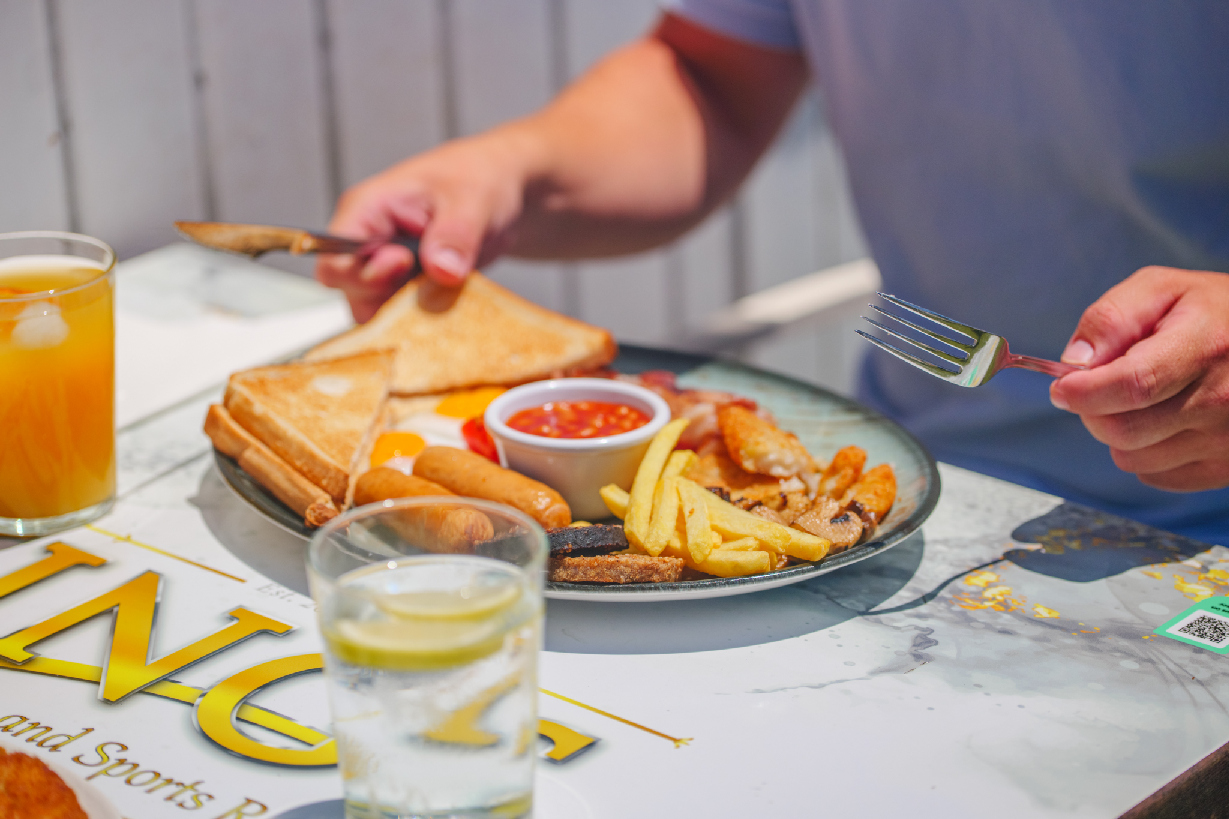 Guest eating breakfast on a Kings Lanzarote branded table