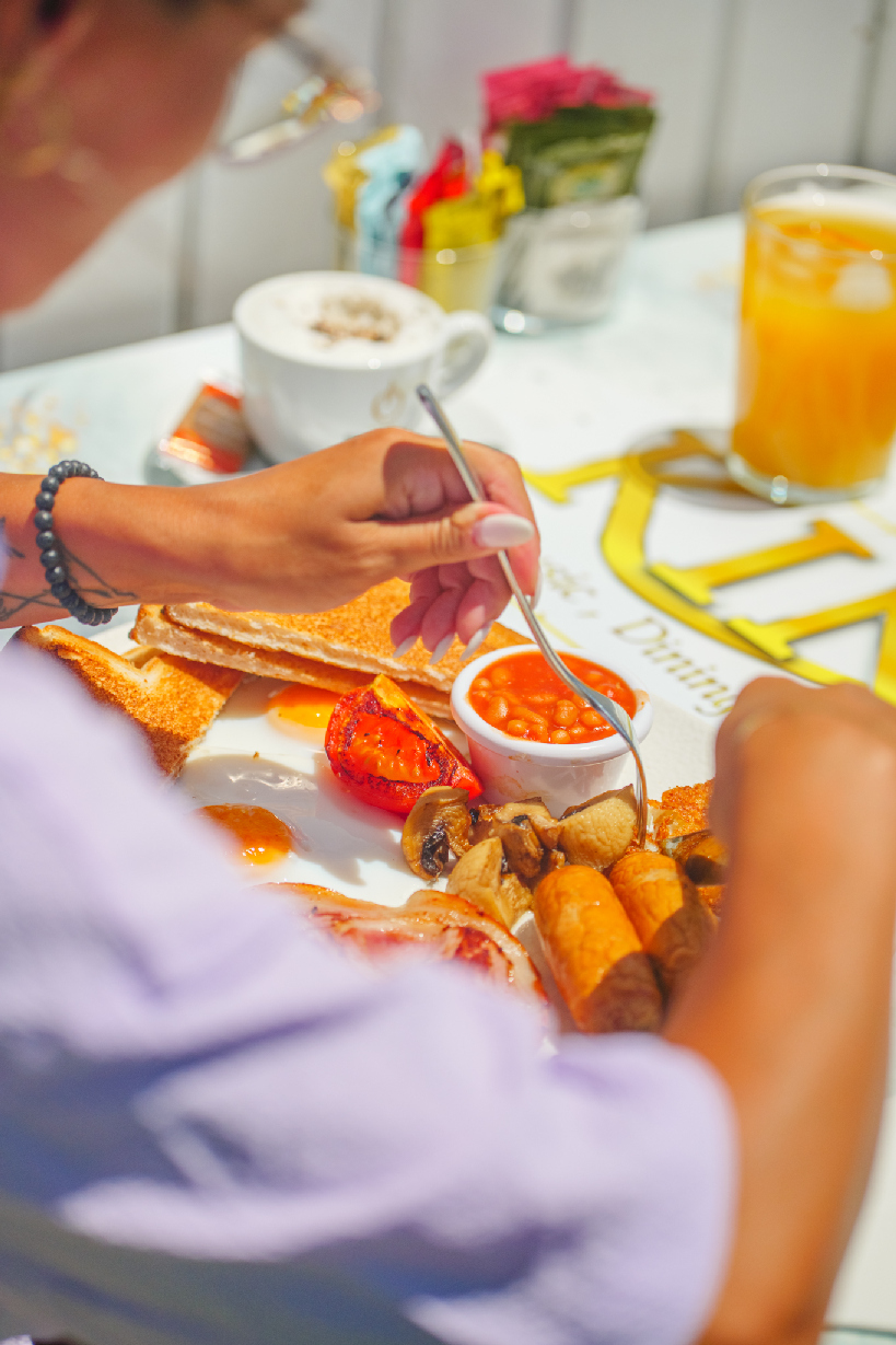 Guest enjoying breakfast at Kings Lanzarote