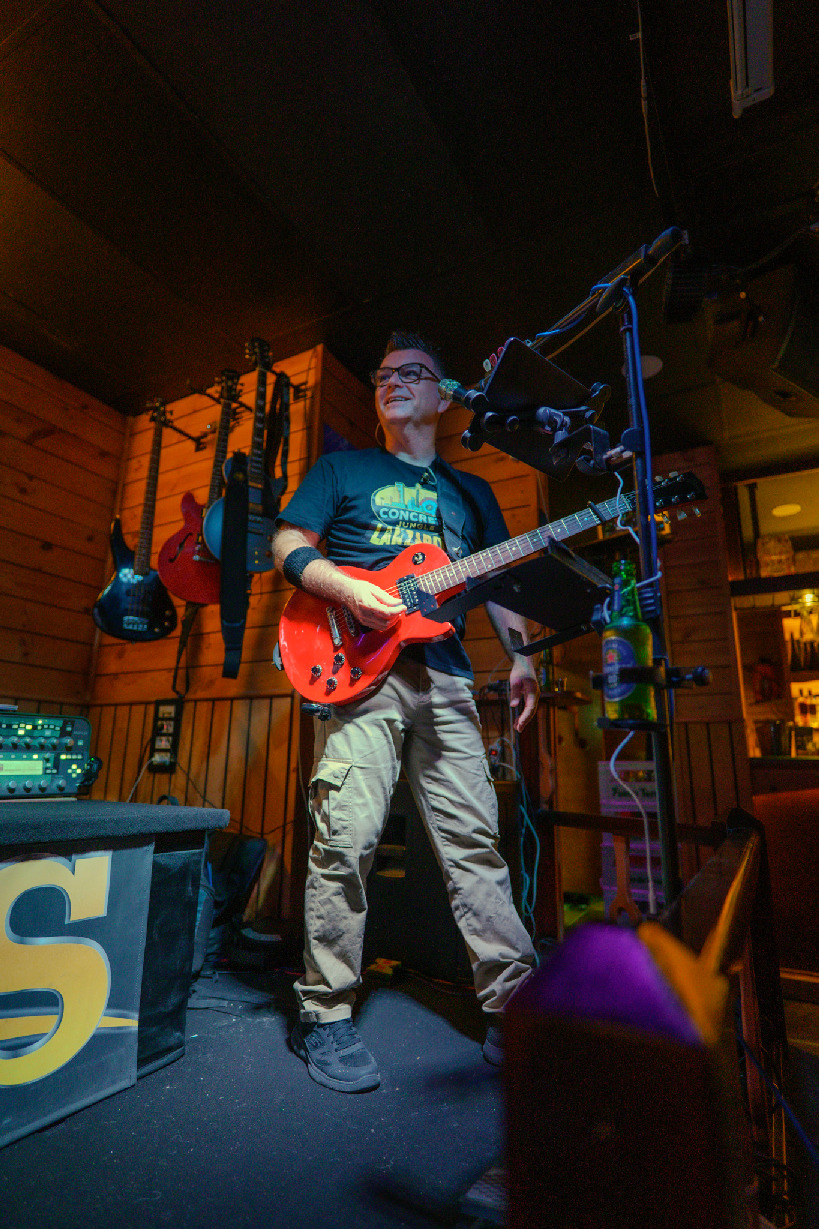 Live guitarist performing at Kings Lanzarote in Puerto del Carmen